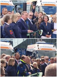 Collage mit vielen Menschen vor den Fahrzeugen