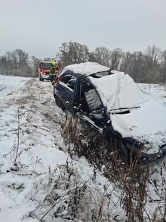 verunfalltes Auto muss gesichert werden