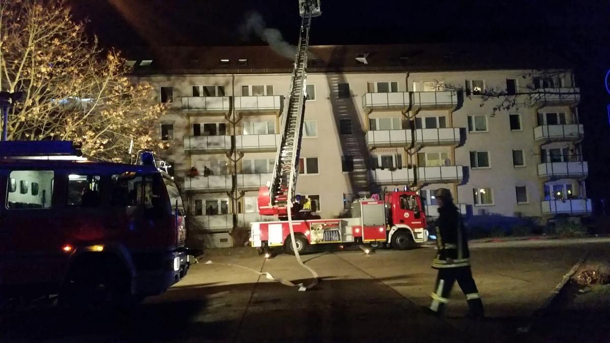 B- Brand Gebäude Groß - Feuerwehr Brandenburg