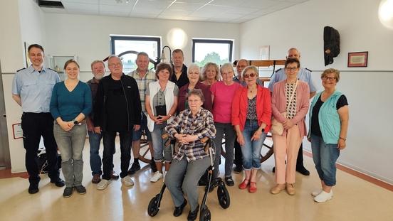 Gruppenbild der Senioren in der Feuerwehr und Rettungswache